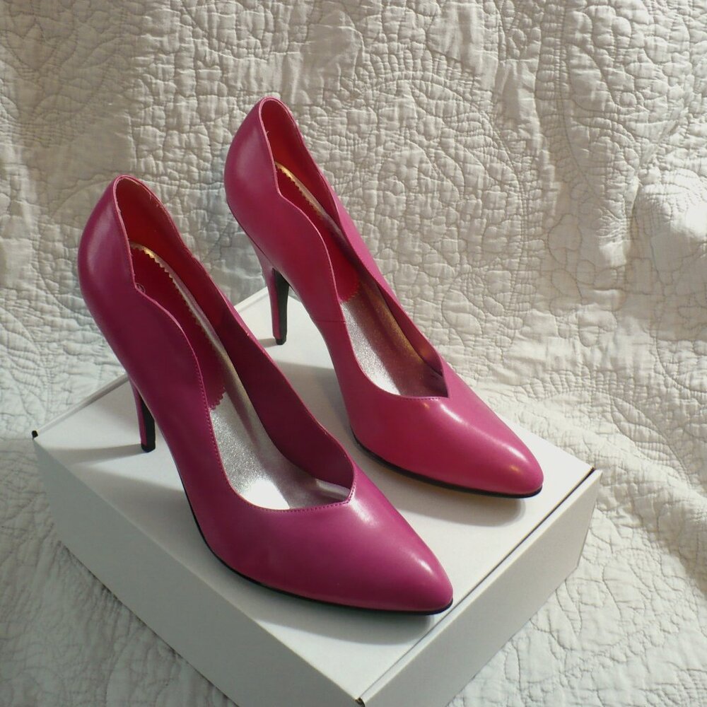 NEW WITHOUT BOX-SEXY SHOES BRAND HOT PINK 4.5" HEELS W/ SCALLOPED EDGE- SIZE 14M